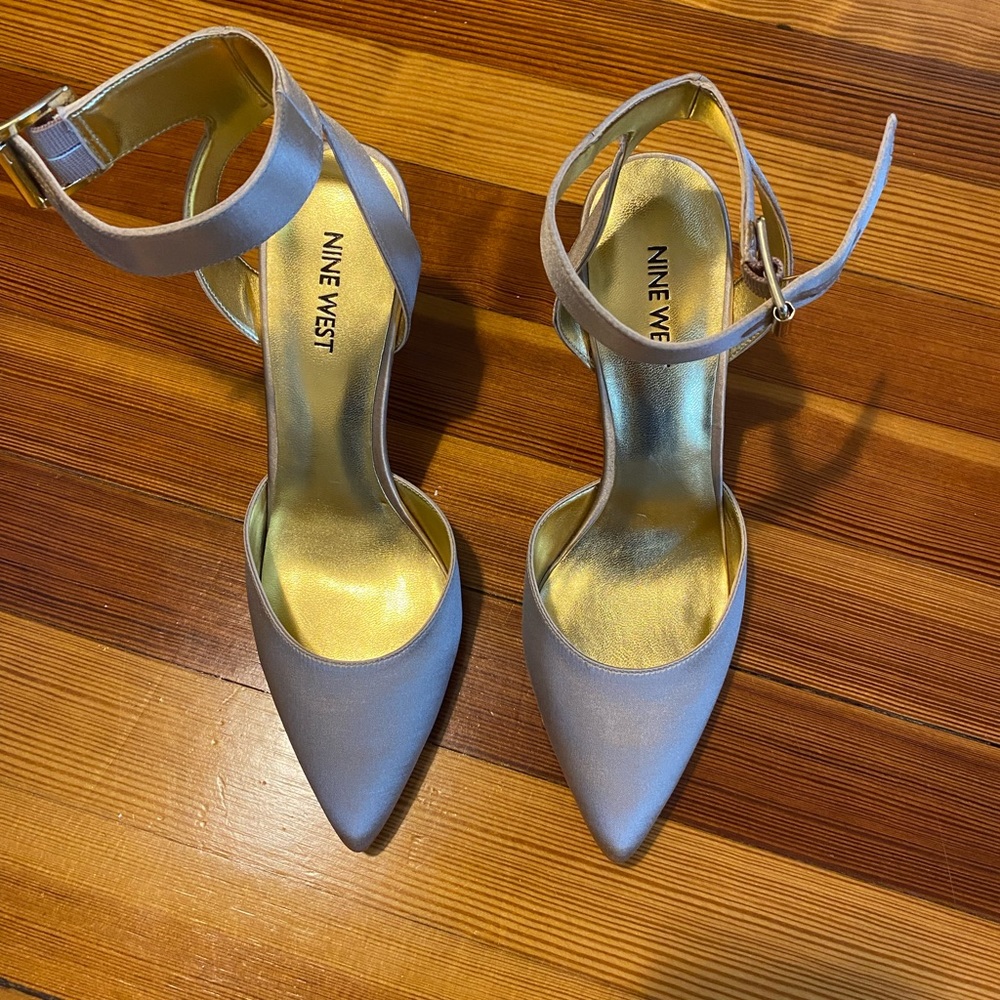 Nine West Size 7 Satin Nude